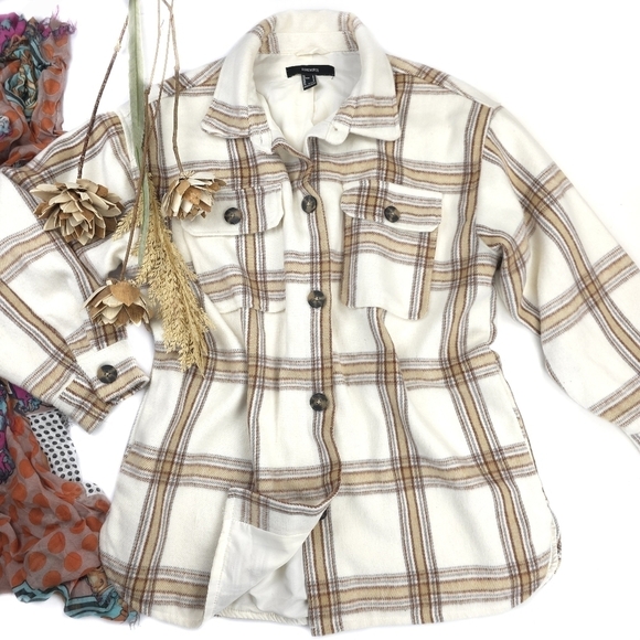 Express Womans White Tan Plaid Thick Sweater Jacket - Oversize Fit  Sz Small - Picture 1 of 13